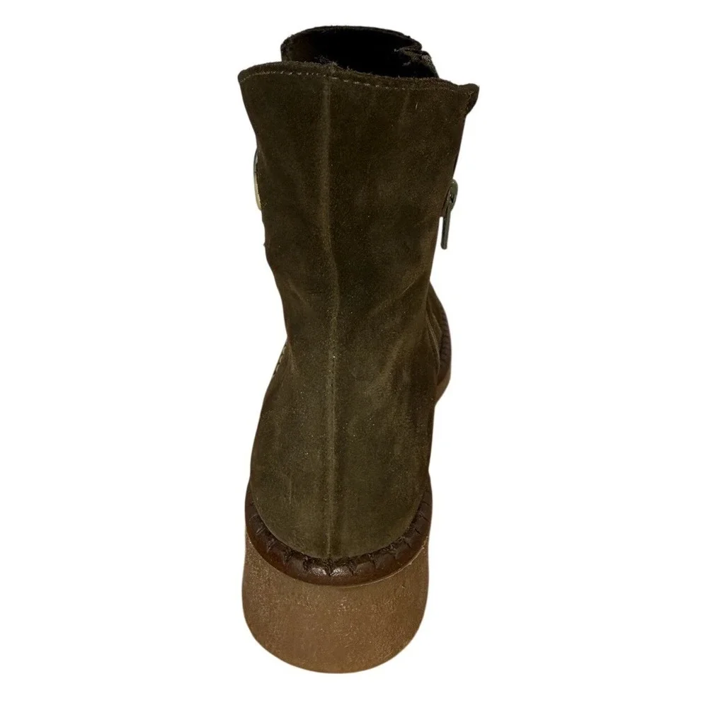 La Canadienne Waterproof Green Lug Sole Suede Stitched Boots Women's Size 9